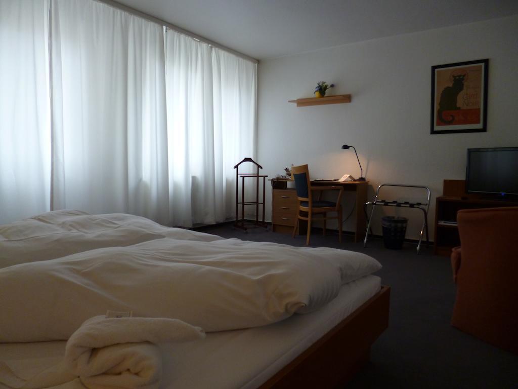 Hotel Restaurant Marbella Минден Экстерьер фото