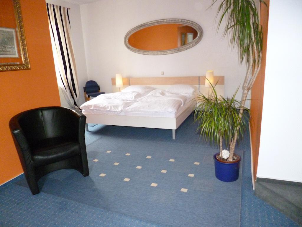 Hotel Restaurant Marbella Минден Номер фото